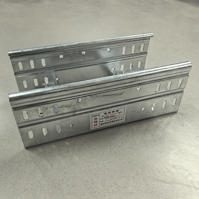 Hot Dipped Galvanized 50x50 Cable Tray Trunking Raceway Medium Duty